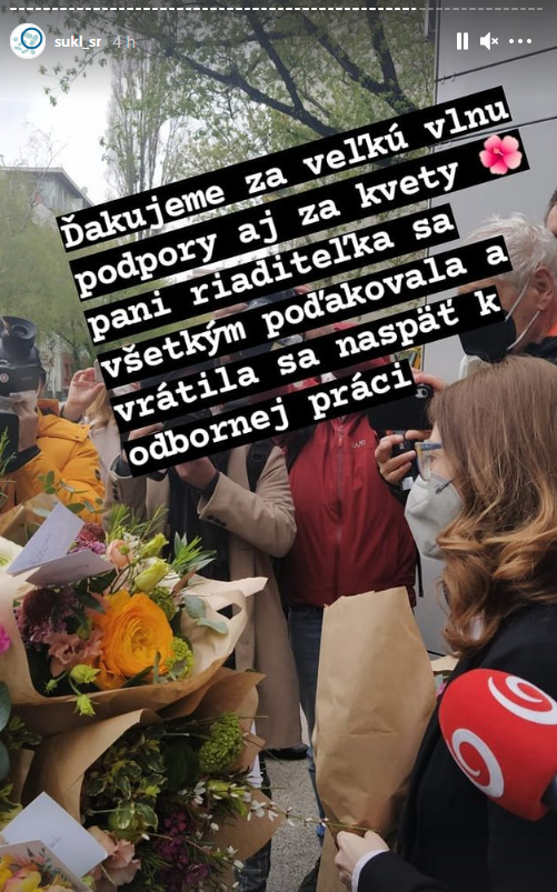 Slováci podpořili šéfku tamního SÚKLu desítkami květin.