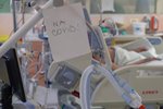 Drsné video ministerstva drtí popírače záběry z covidových nemocnic.