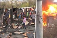 Tragédie na nechvalně proslulém sídlišti Luník: Při požáru chatrče uhořely dvě děti