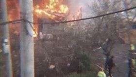 Maminka dětí chtěla zatopit, do kamen nalila benzín.