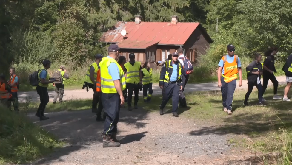 Romana a Martina (oba †16) týden hledaly stovky lidí. Našel je náhodou až hlídač v hnojní jámě.