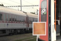 Drama na nádraží v Pribeníku: Tomášek (3) zůstal zaseknutý ve dveřích vlaku! Souprava zastavila až po 4 km jízdy!