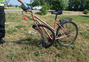 Pod kuriózní noční nehodu na Břeclavsku  se stejným dílem podepsali cyklista i chodec. (Ilustrační foto)