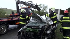 Tragická nehoda auta a autobusu: Zemřel devatenáctiletý řidič Dušan.