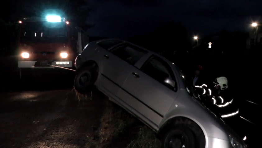 Opilá matka sedla za volant s pěti dětmi a havarovala.