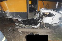 RegioJet na Slovensku smetl auto na přejezdu: Řidič (†28) zemřel, vlak vykolejil