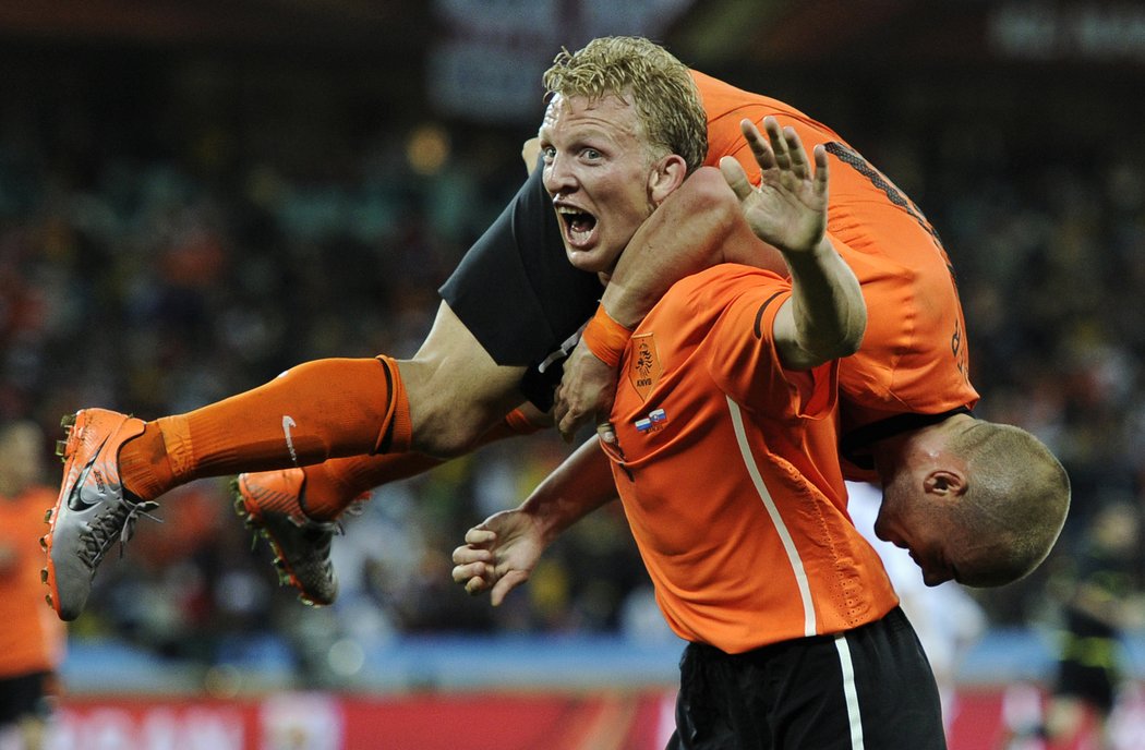 Vítězové slavili originálním způsobem. Postup do čtvrtfinále je pro Nizozemce obrovský úspěch.