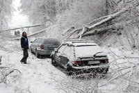 Sněhové peklo na Slovensku: S kalamitou pomáhá i armáda