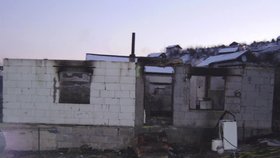 Při požáru rodinného domu v osadě u slovenské obce Richnava zemřely čtyři děti a jejich matka.