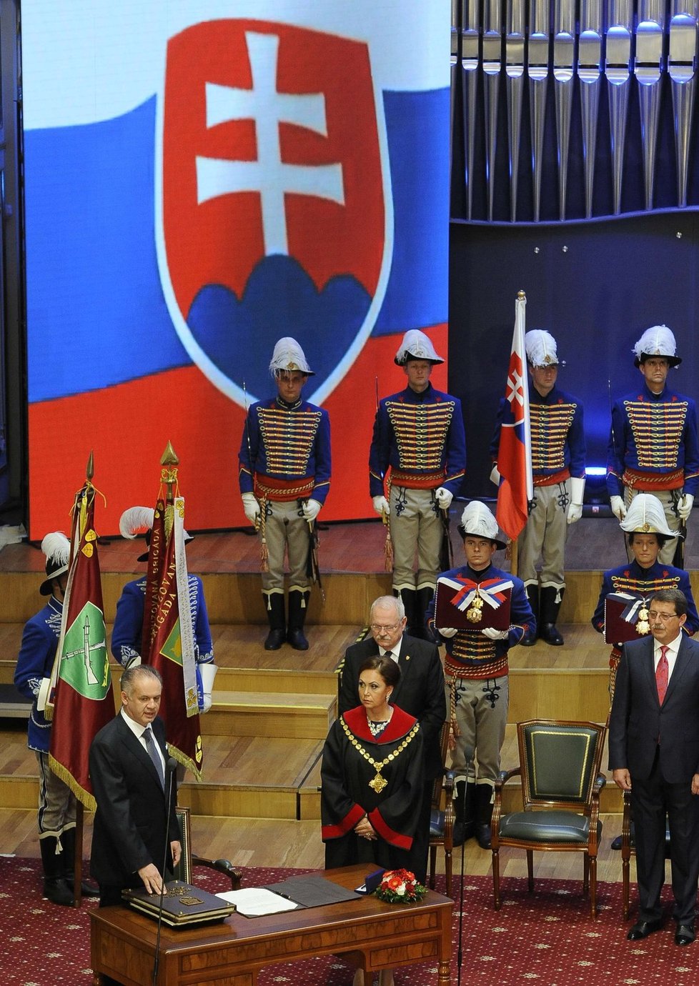 Velká sláva na Slovensku: Do úřadu nastoupil nový prezident Andrej Kiska