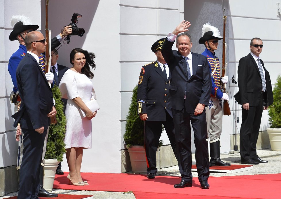 ZDraví nový slovenský prezident Kiska. První dáma Martina vytáhla na inauguraci bílé šaty