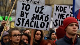Protest za předčasné volby na Slovensku se konal i na Václavském náměstí v Praze (16. 3. 2018).