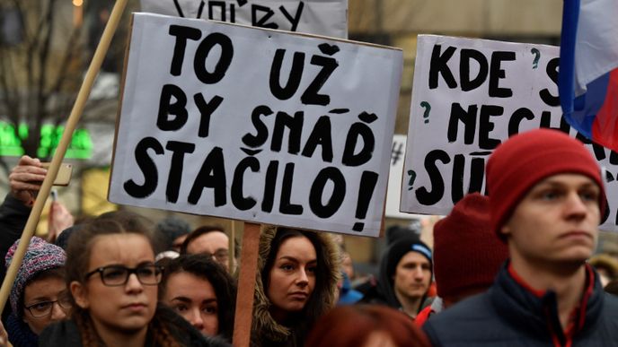 Protest za předčasné volby na Slovensku se konal i na Václavském náměstí v Praze (16. 3. 2018)
