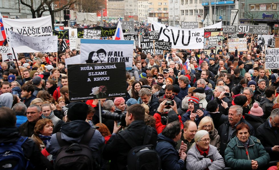 I po týdnu vyšly do ulic slovenských měst tisíce lidí (16. 3. 2018).