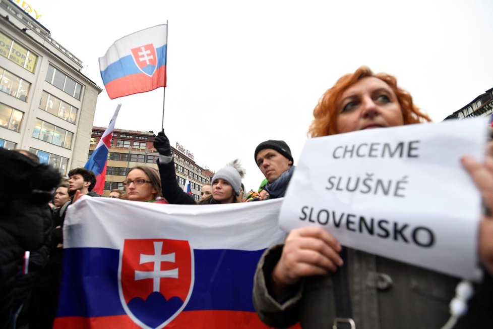 Protest za předčasné volby na Slovensku se konal i na Václavském náměstí v Praze (16. 3. 2018).