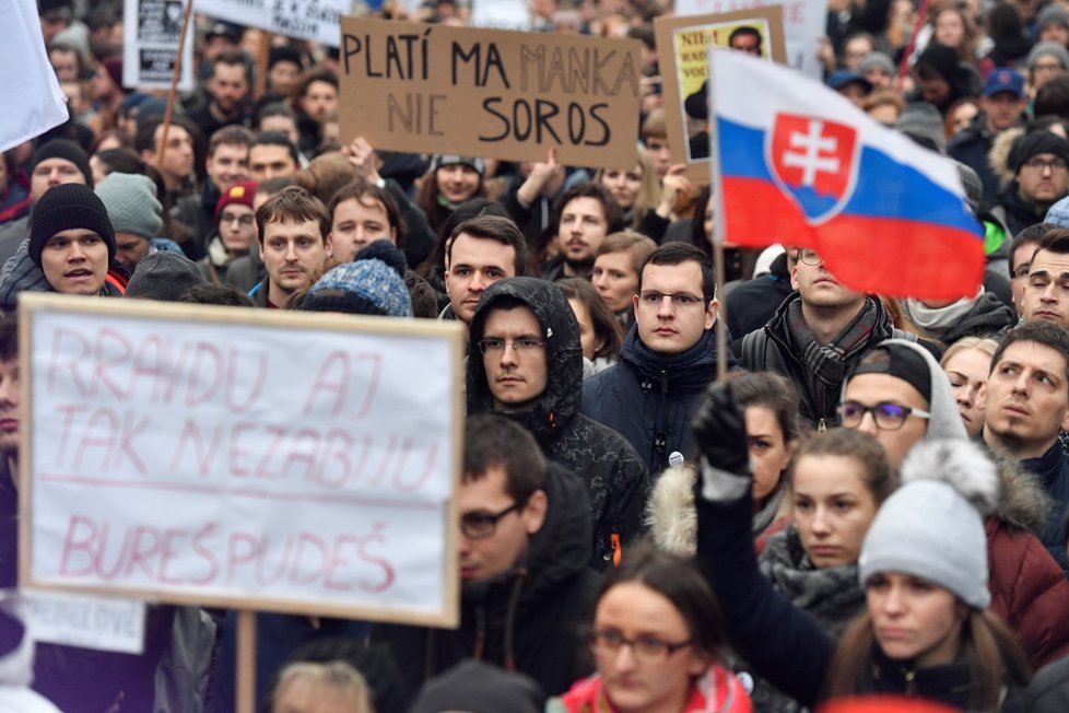 Protest za předčasné volby na Slovensku se konal i na Václavském náměstí v Praze (16. 3. 2018).