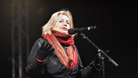 Magda Vašáryová na protivládní demonstraci. (12.12.2023