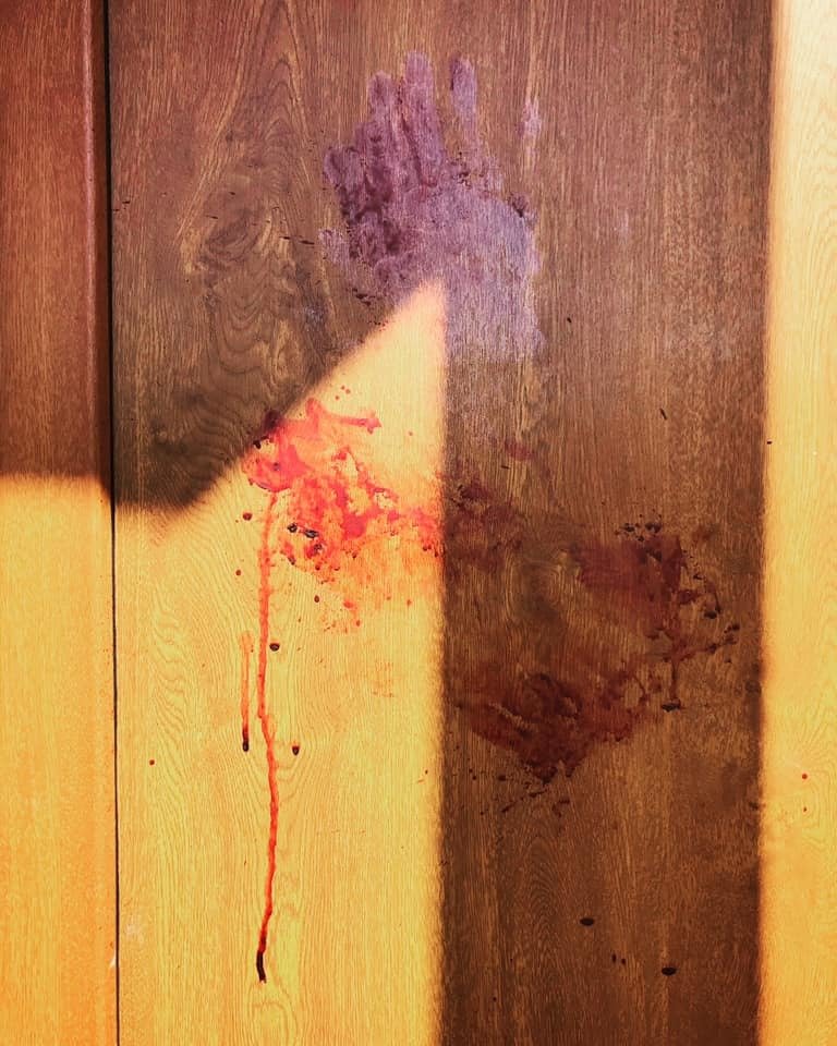 Slovenské manžele zbil před dětmi v jejich vlastním domě zfetovaný muž.