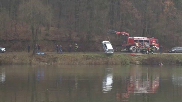 Pohřešované manžele našli mrtvé v autě ve vodní nádrži.