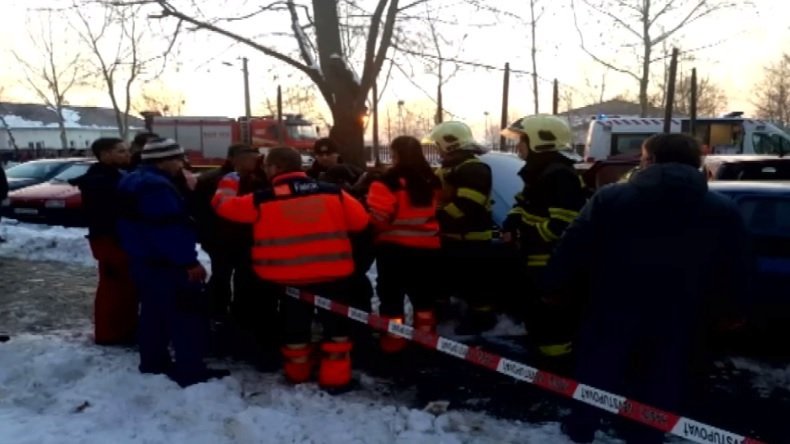 Panika na Rožňavsku: Kamion najel mezi auta. Jeden mrtvý, několik zraněných.