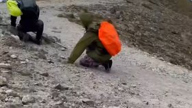 Turisté měli co dělat, aby se udrželi na nohou.