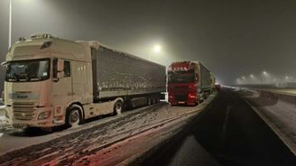 Ukrajinci zneužívají pravidla EU, hranice budeme blokovat dál, říkají slovenští dopravci