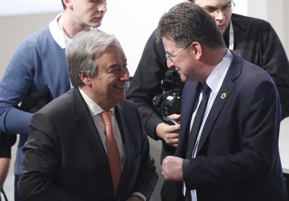 Jako předseda Valného shromáždění OSN se Lajčák (vpravo) na konferenci v Mnichově setkal na bezpečnostní konferenci s generální tajemníkem OSN Antóniem Guterresem. Zůstává ministrem zahraničí