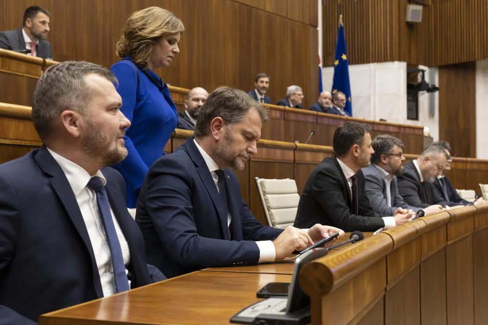 Jednání slovenské sněmovny o nedůvěře vládě Eduarda Hegera (15.12.2022)