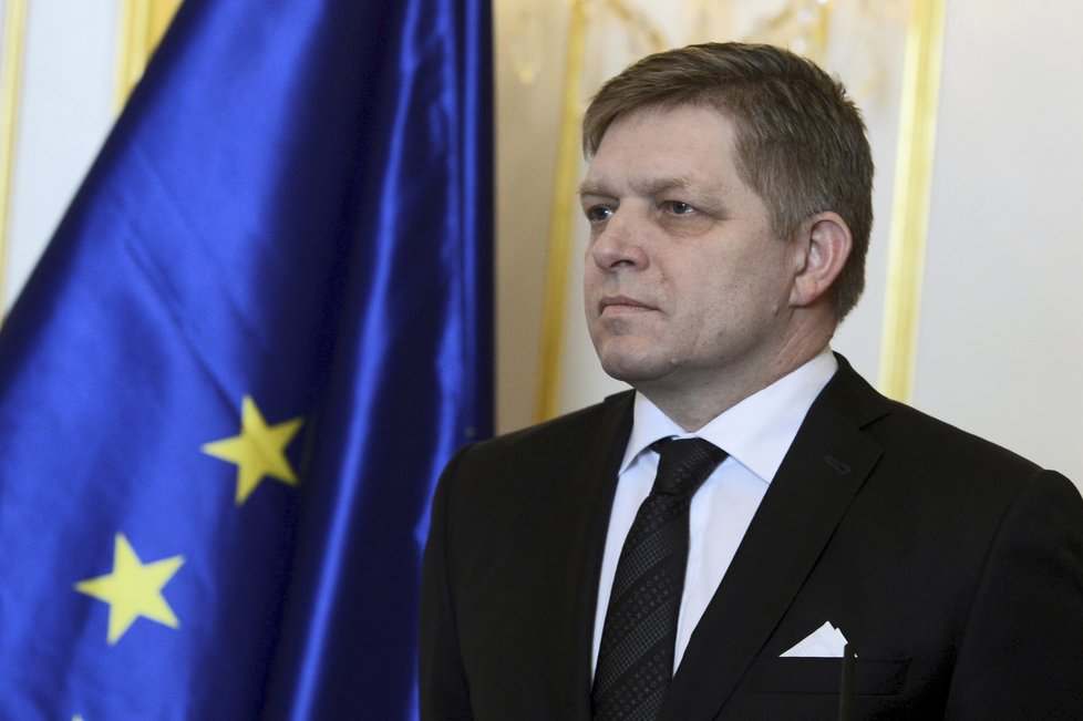 Premiér Robert Fico při předání demise na Slovensku. Nahradil ho jeho vicepremiér Peter Pellegrini (15. 3. 2018).