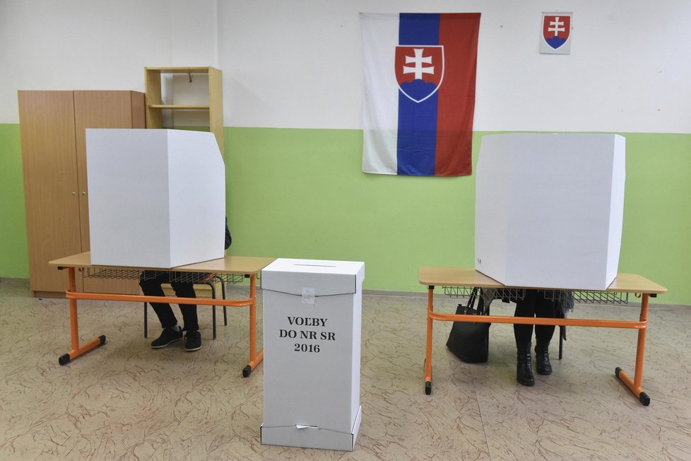 Parlamentní volby se konaly 5. března na Slovensku. Na snímku volební místnost v Trnavě