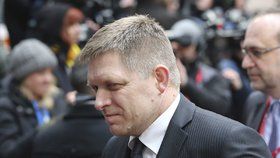 Slovenská vláda je kompletní. Tvoří ji koalice čtyř stran, Robert Fico (Směr-SD) uhájil šest ministerských míst.