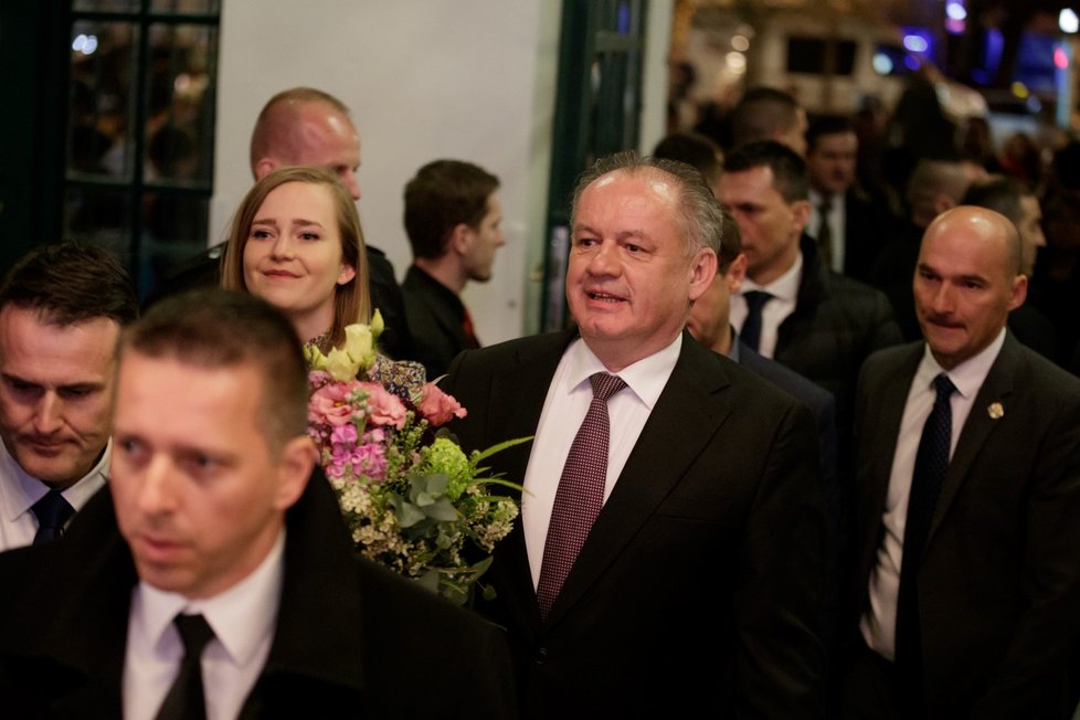 Prezident Andrej Kiska ve volebním štábu své nástupkyně Zuzany Čaputové.