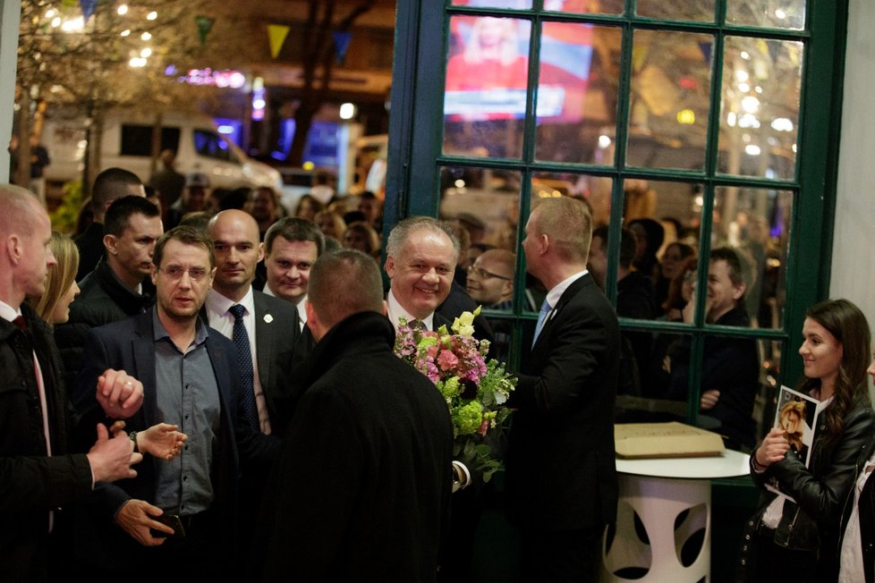 Ke zvolení prezidentkou přijel Zuzaně Čaputové osobně pogratulovat také Andrej Kiska.