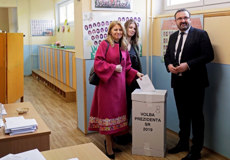 Prezidentské volby na Slovensku: Zuzana Čaputová ve volební místnosti (16. 3. 2019)