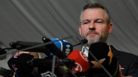 Peter Pellegrini komentuje výsledky prvního kola prezidentských voleb ve svém volebním štábu.