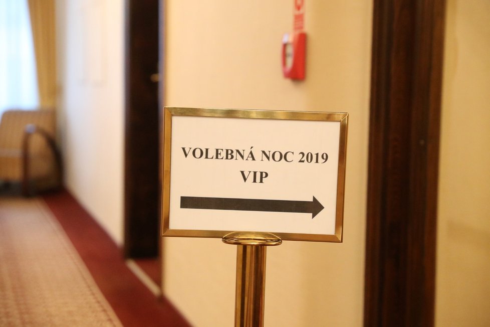 Volební štáb Maroše Šefčoviče v hotelu Devín. (30.3.2019)