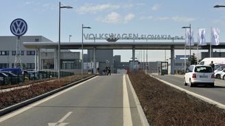 Evropský Detroit v ohrožení. Slovenský autoprůmysl čelí clům, daním i Ficově politice Evropský Detroit v ohrožení. Slovenský autoprůmysl čelí clům, daním i Ficově politice