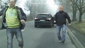 Případ, kterému se diví i policie: Čecha na Slovensku vybrzdil rozzuřený řidič, důvod je šílený.