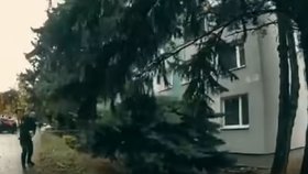 Muž z místa činu utekl, policisté ho však rychle vypátrali