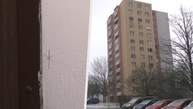 Sídlištěm se šíří panika.