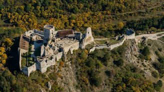 Toulky po majestátních hradech a zříceninách Slovenska Toulky po majestátních hradech a zříceninách Slovenska