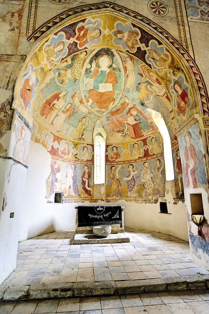 Kostel Nejsvětější Trojice v Rákoši zůstal až dodnes katolický Kostel Nejsvětější Trojice v Rákoši zůstal až dodnes katolický