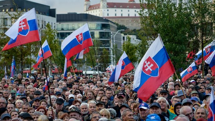 Slovenskou ekonomiku letos zřejmě čeká těsný kontakt s recesí