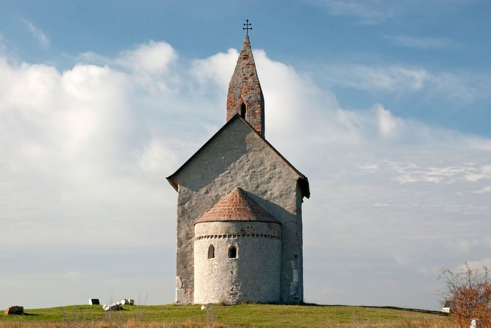 Kostel svatého Michala u obce Dražovce