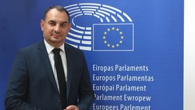 Europoslanec Pollák pro Blesk: Mladé Rusy v Evropě chceme, ale oligarchům bych zabavil majetky