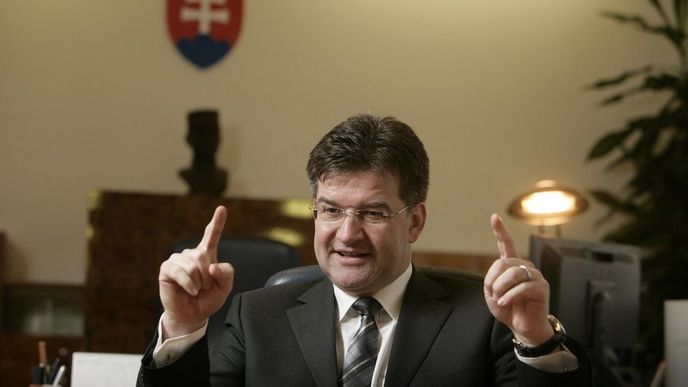 Favorit průzkumů, ministr zahraničí Miroslav Lajčák (na snímku) kandidaturu odmítá stejně jako premiér Peter Pellegrini.