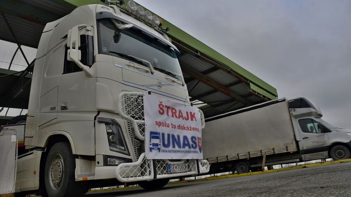 Slovenští autodopravci blokují některé silniční hraniční přechody, žádají snížení silniční daně a vyšší slevy z mýtného