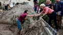 Šéfka Evropské komise Ursula von der Leyenová v záplavami postiženém Slovinsku.