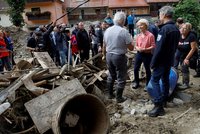 Leyenová v bahně a mezi troskami: Šéfka Evropské komise navštívila zatopené Slovinsko