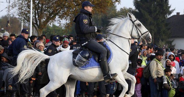 Slovinsko nezvládá uprchlíky: Pošlete nám policisty z EU, volá země o pomoc 